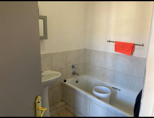 2 BEDROOM SECTIONAL TITLE FOR SALE IN COMET